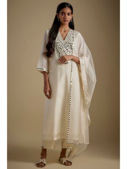 Asaga - Women Ivory Outflair Kurta with Pant and Dupatta