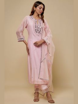 Asaga - Women Pink Orryn Kurta with Pant and Dupatta