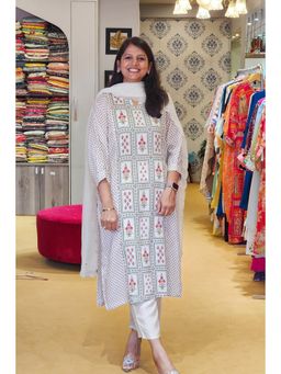 Pink Tree - Women White Print Linen Kurta with Pant and Dupatta