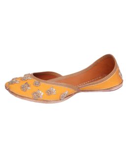 KURRBAT - Apricot Orange and Golden Motif Juttis