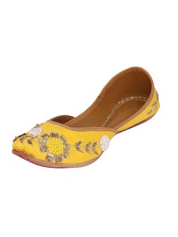 KURRBAT - Pretty Woman Yellow Juttis
