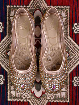 Jove - Women Rose Gold Embellished Mojaris