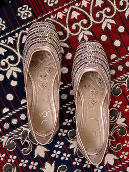 Jove - Women Golden Embellished Mojaris