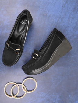 Jove - Women Black Textured Platform Loafers
