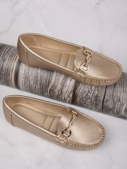 Jove - Women Gold Textured Loafers