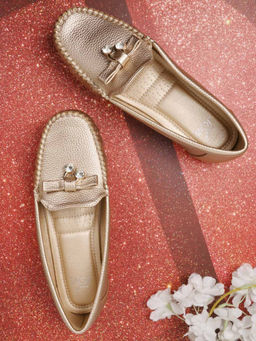Jove - Women Gold Textured Loafers