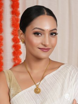 Smars Jewelry - Floral Detail Gold Pendant and Earrings Set