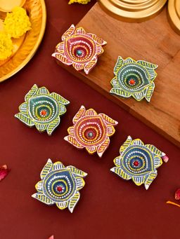 AAPNO RAJASTHAN - Floral Leaf Terracotta Diyas (Pack of 6)