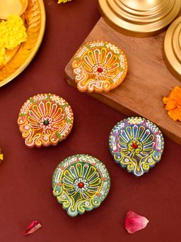 AAPNO RAJASTHAN - Multi-Color Classic Terracotta Diyas (Pack of 4)