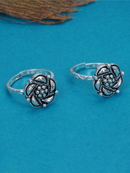 Praavy - 925 Oxidised Silver Budding Flower Adjustable Toe Ring