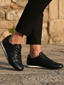 Black color option, Currently selected