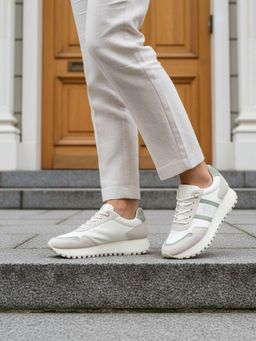 BAGATT - Off White Round Toe Low Top Pair Of Sneakers