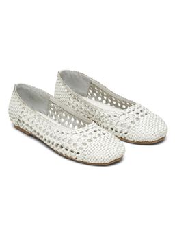 HATS OFF ACCESSORIES - Elegant White Ballerinas with Chic Upper Detailing