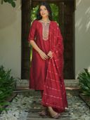 Red color option, Sold out, Currently selected