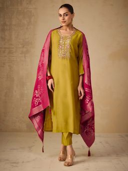 Women Plus - Embellished Viscose Chanderi Silk Kurta With Pant & Dupatta