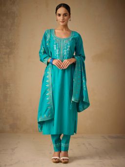 Women Plus - Blue Embroidered Viscose Silk Kurta With Pant & Dupatta