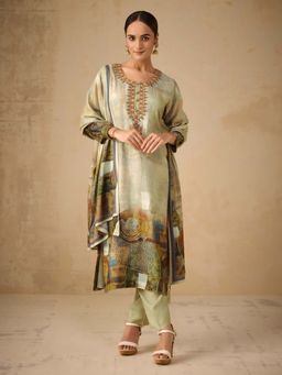 Women Plus - Green Digitally Floral Print Viscose Muslin Silk Kurta With Pant & Dupatta
