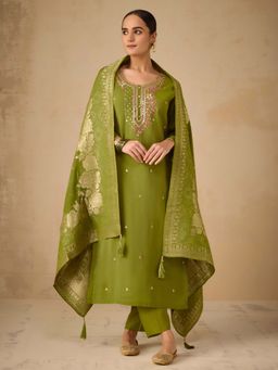 Women Plus - Green Embellished Viscose Chanderi Silk Kurta With Pant & Dupatta