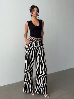 Outzidr - Black and White Printed Wide Leg Trouser