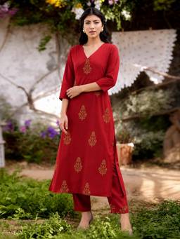 Aaghnya - Women's Red Viscose Rayon Printed Straight Kurta with Pant