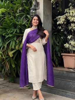 Aaghnya - Women's White Viscose Rayon Self Design Straight Kurta with Pant and Dupatta