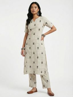Aaghnya - Women's White Viscose Rayon Floral Print Straight Kurta with Pant