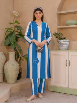 Aaghnya - Women's BlueViscose Rayon Printed Straight Kurta with Pant