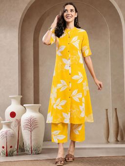 Aaghnya - Women's Yellow Viscose Rayon Printed Straight Kurta with Pant