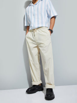 max - Urb_N Men Off White Solid Relaxed Fit Casual Trouser