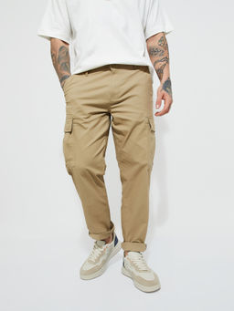 max - Urb_N Men Beige Solid Relaxed Fit Cargo Trousers