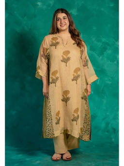 The Indian Ethnic Co. - Nyra Beige Bagru Jhabbha Kali Kurta with Slip