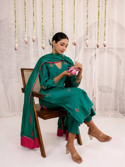 Myaara - Emerald Green Embroidered Kurta with Pant and Dupatta