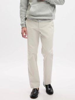 GAP - Regular Fit Mid-Rise Men Chinos