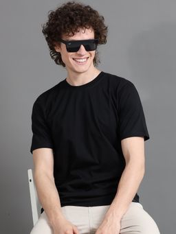 SILISOUL - Men Black Regular Fit Solid Knitted Cotton T-Shirt