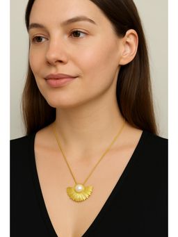 VIEN - Elegant Gold Plated Pearl Fan Pendant Necklace