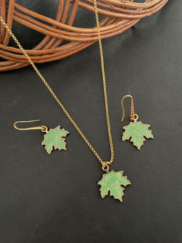 Digital Dress Room - Green Maple Leaf Charm Necklace Set