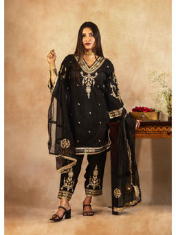 trueBrowns - Women's Black Embroidered Straight Kurta With Pant & Dupatta