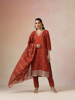 trueBrowns - Women's Rust Zari Embroidered Straight Kurta With Pant & Dupatta