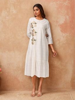 Dora Dori - Round Neck Floral Embroidered A-Line Midi Dress