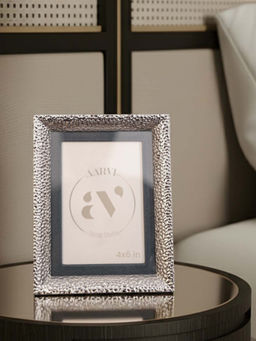 Aarvi Decor - Silver Metal Hammered Luxe Tabletop Decorative Photo Frame