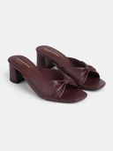 Maroon color option, Currently selected
