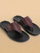 Maroon color option, Currently selected