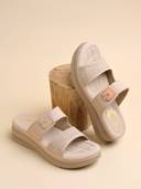 Beige color option, Currently selected