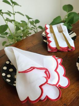 Bottega Pereira - Evergreen Scallop Napkin - Red