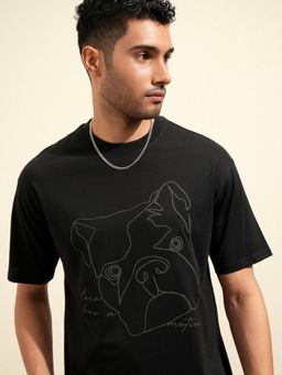 LOCOMOTIVE - Men Black Relaxed Fit Drop Shoulder Round Neck Half Sleeve T Shirt