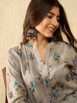 Vaamsi - Women Grey Poly Rayon Floral Printed Regular Tunic