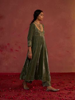 Rhua India - Arisha Velvet Anarkali Kurta Set With Dupatta