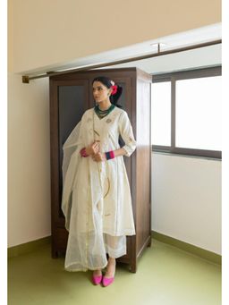 Silai Studio - Shwetara Off White Embroidered Kurta With Pant And Dupatta