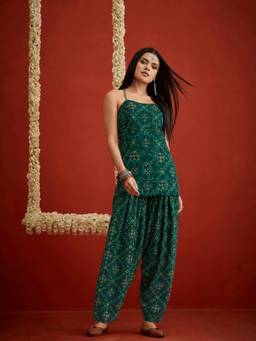 Stylum - Women's Green Bandhej Printed Rayon Straight Short Kurti With Salwar