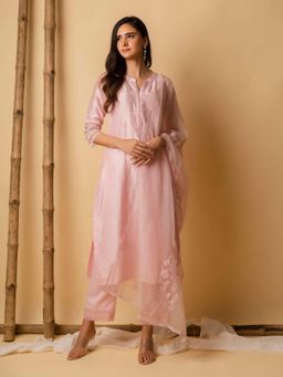AM by Anita Mittal - Pink Applique Kurta with Pant and Dupatta